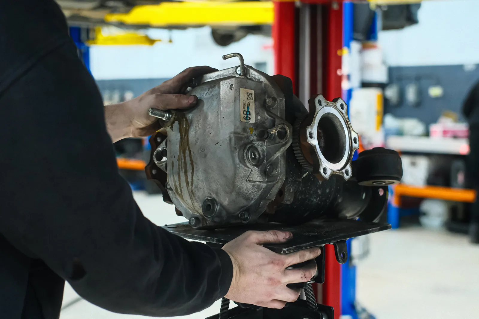 370Z rear diff removed from the car on the workshop hoist