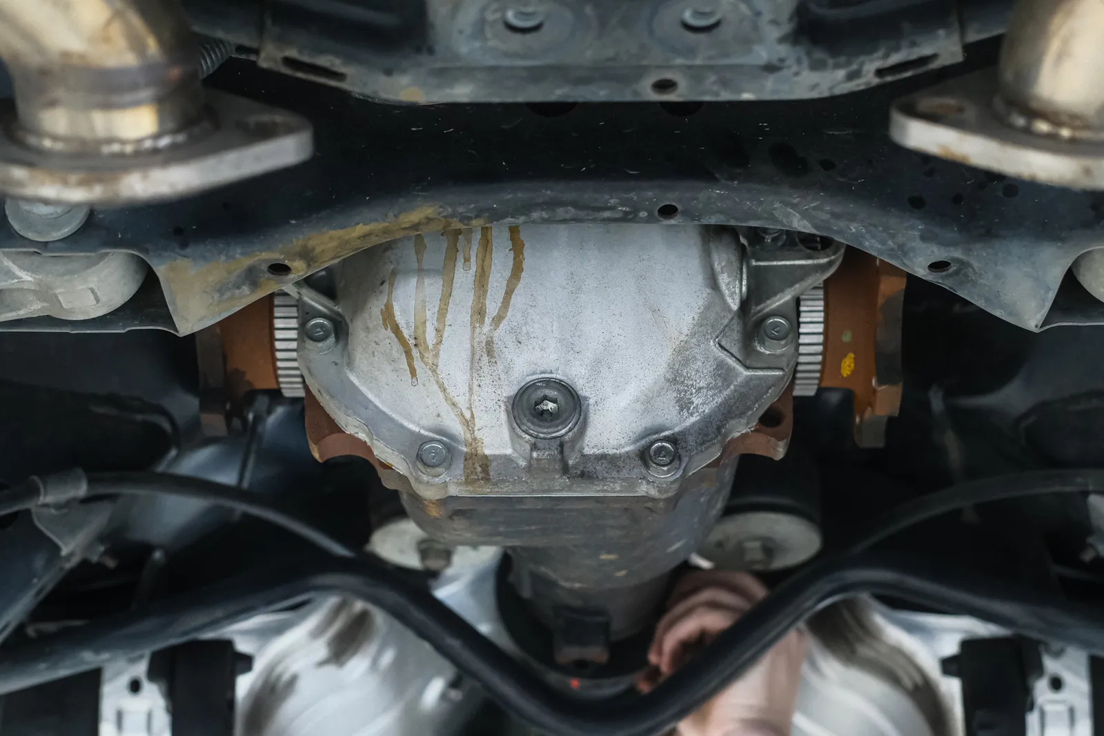 Nissan 370Z rear differential seen from underneath, mounted to the subframe