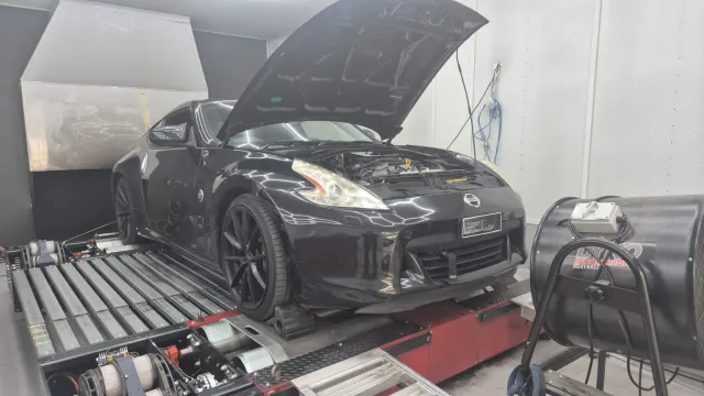 2009 Nissan 370Z Z34 dyno tuned to 204.9 kW with EcuTek on 98